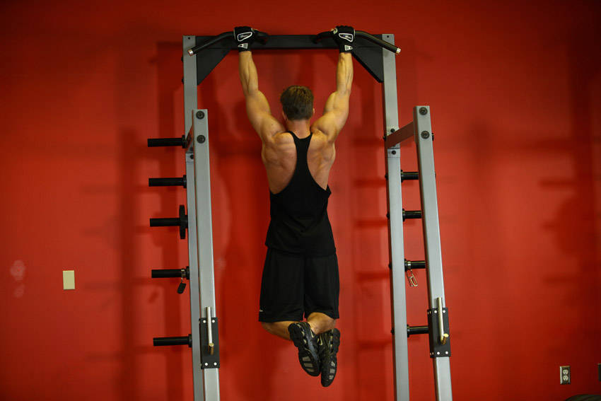 Blow Up Your Back With the Neutral-Grip Pulldown