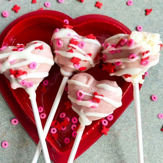 White Chocolate Protein Cake Pops | Bodybuilding.com