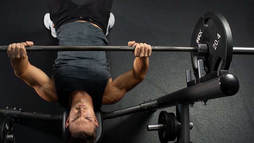 How to Spot a Gym Bro Correctly (Squats, Barbell Bench Press, Dumbbell  Press) 