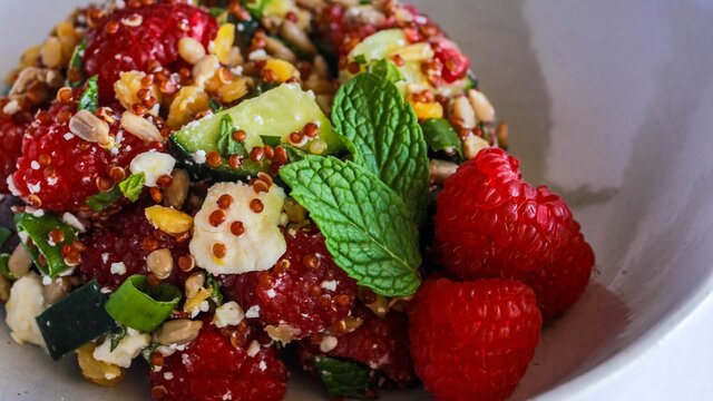 https://www.bodybuilding.com/images/2021/september/quinoa-lentil-berry-salad-header-640xh.jpg