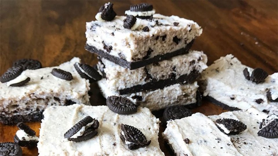 No-Bake Cookies-And-Cream Protein Bars